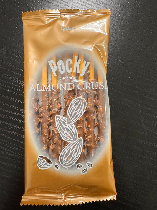 POCKY ALMOND CRUSH CHOCOLATE
